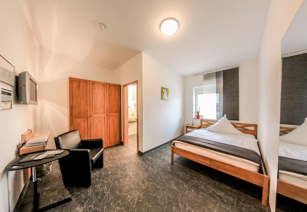 קריילסהיים Inwest Hotel Garni חדר תמונה