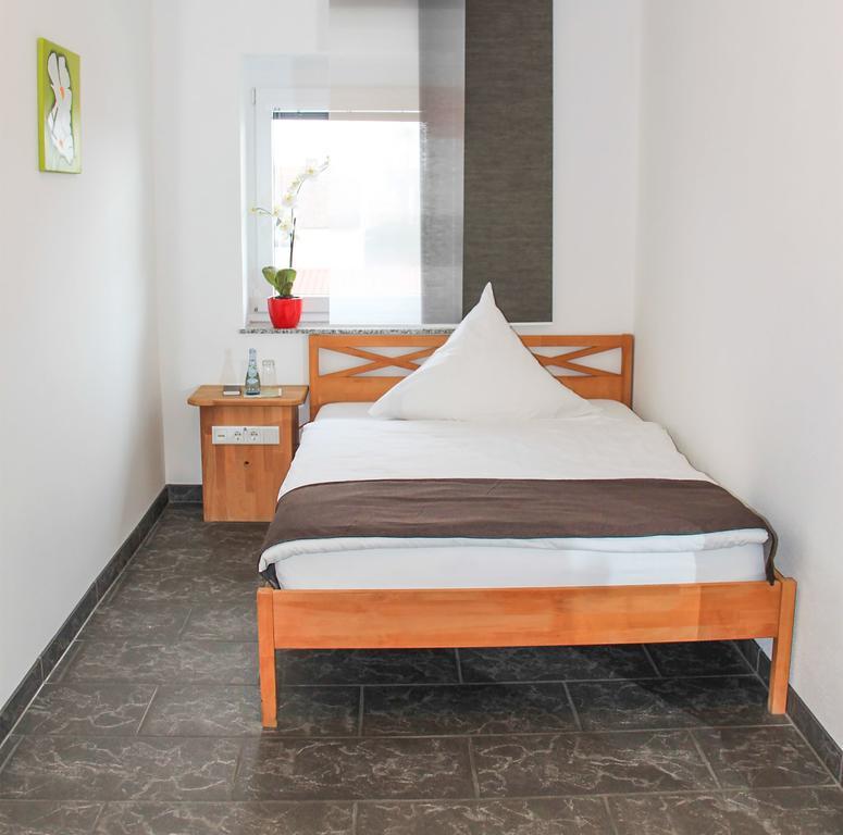 קריילסהיים Inwest Hotel Garni חדר תמונה