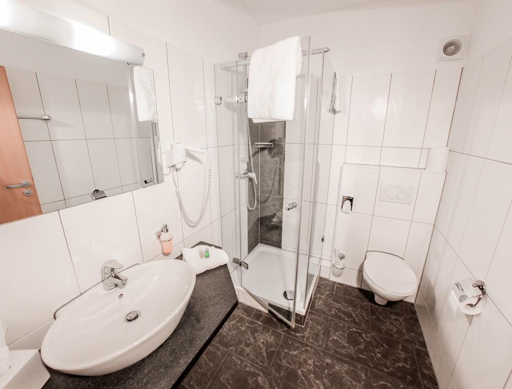 קריילסהיים Inwest Hotel Garni חדר תמונה