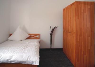 קריילסהיים Inwest Hotel Garni מראה חיצוני תמונה