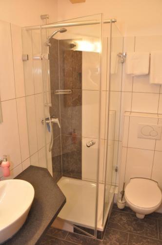 קריילסהיים Inwest Hotel Garni מראה חיצוני תמונה